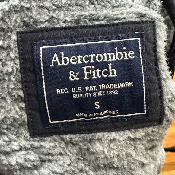 NWT Abercrombie & Fitch Assymetrical Snap Fleece - Picture 3 of 6